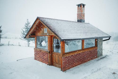 Mountain House Kosjenka semasa musim sejuk