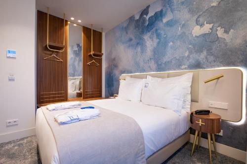 Katil atau katil-katil dalam bilik di Blue Liberdade Hotel