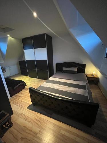 a bedroom with a large bed in the attic at Casa Arturo Düsseldorf - Flughafen, Messe und City 3 km in Düsseldorf