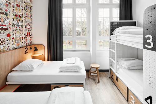 Postel nebo postele na pokoji v ubytování Generator Amsterdam