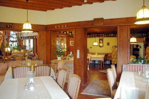 A restaurant or other place to eat at Landhaus Preißinger