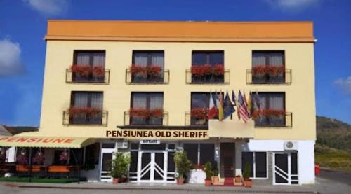 eine Darstellung des presbyterianischen alten rührenden Hotels in der Unterkunft Pensiunea Old Sheriff in Bistriţa