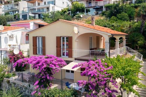 Novo renovirani apartman blizu centra i mora