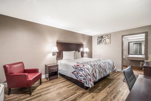Red Roof Inn Sumterにあるベッド