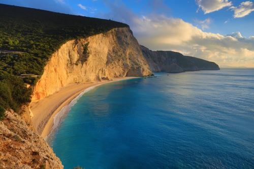 an aerial view of a beach on a cliff at Ble on Blue in Athanion