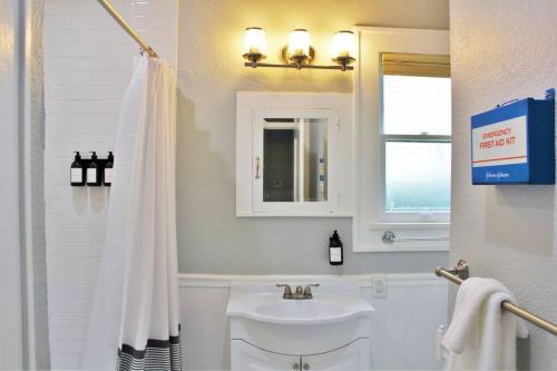 a white bathroom with a sink and a shower at CasaMagnolia - Cheerful 3-bdrm home, free parking, 30 days or more in San Antonio