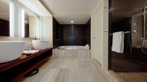 Ένα μπάνιο στο Nobu Hotel at Caesars Palace