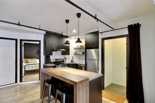 Kuchyň nebo kuchyňský kout v ubytování Le Gentleman // Downtown spacious condo