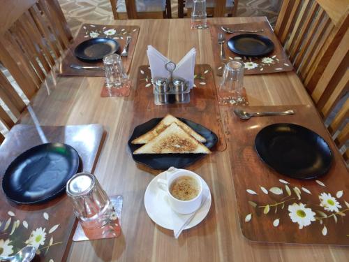 Comida en o cerca de este hotel