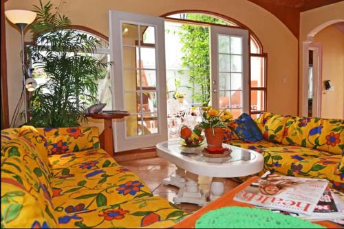 Gallery image of Welcome to Casa Viva Mexico 3-bedrooms 2-bathroms 6-Guests close to Shoping Center & Beach in Tijuana