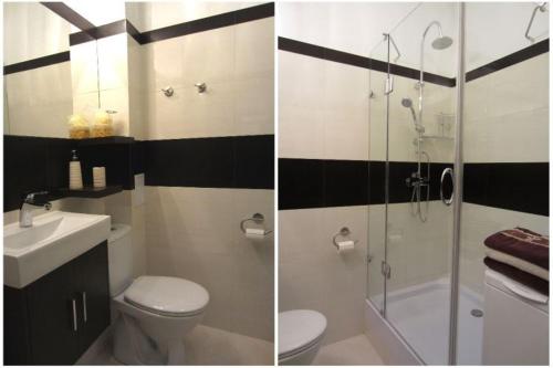 2 fotos de un baño con aseo y ducha en Unique Warsaw Center Apartment, en Varsovia