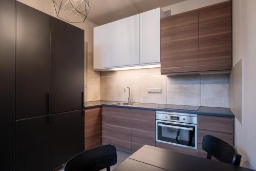 Kuchyň nebo kuchyňský kout v ubytování Aparthotel Rimska 14