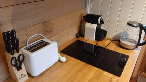 a kitchen counter with a toaster and a toaster at Roulotte les Mésanges in Rebecq-Rognon