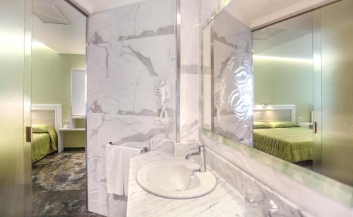 Koupelna v ubytování KAKTUS Hotel Benikaktus