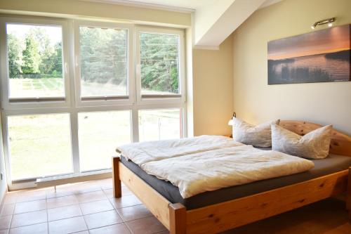 Postel nebo postele na pokoji v ubytování Usedom Landhaus Morgenitz