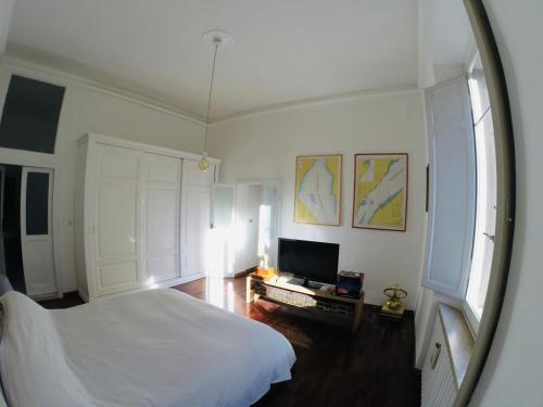 TV a/nebo společenská místnost v ubytování Casa al porto Sea port Apartment Ancona