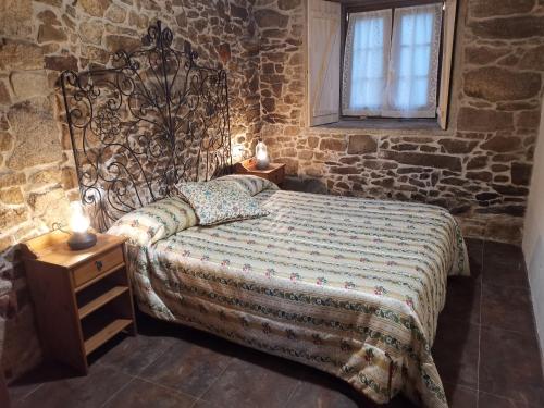 A bed or beds in a room at Casa do Castiro