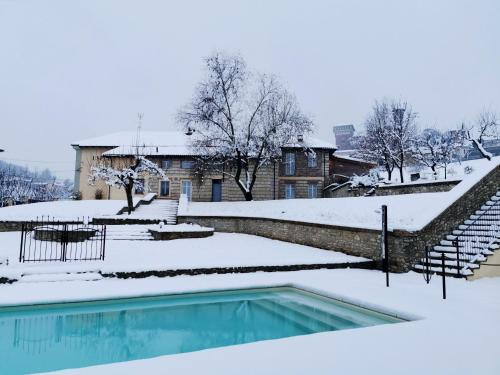 a swimming pool covered in snow in front of a house at Agriturismo Airale in Cereseto