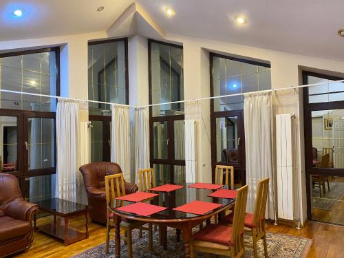 a dining room with a table and chairs at Vila Phoenix in Predeal