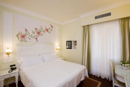 Ένα ή περισσότερα κρεβάτια σε δωμάτιο στο Palazzo Alabardieri