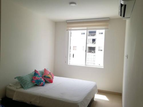 Ένα ή περισσότερα κρεβάτια σε δωμάτιο στο HERMOSO APARTAMENTO EN GIRARDOT CON AIRE ACONDICIONADO