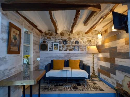 a living room with a couch and a table at Casa Rural La Rocha in Chulilla