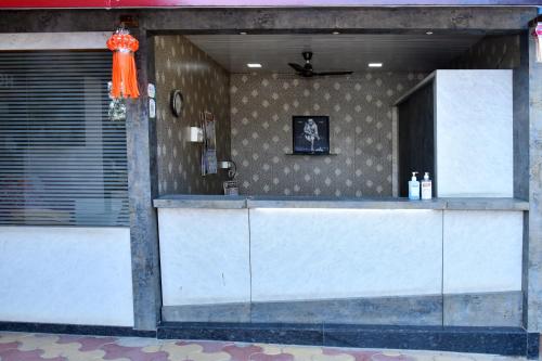 Area lobi atau resepsionis di Hotel Temple Sai