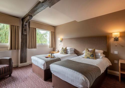 Un pat sau paturi într-o cameră la The Mill Hotel
