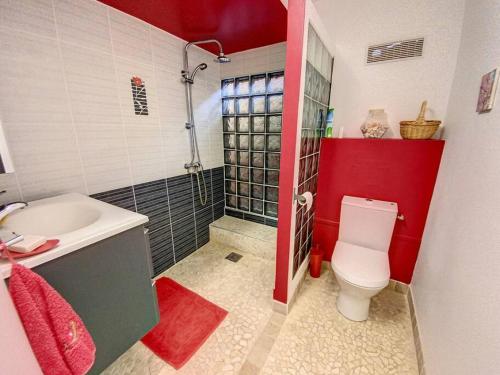 a bathroom with a toilet and a sink and a shower at Villa Marie, swimming pool, beach, pontoon and jacuzzi, all private in Baie Nettle
