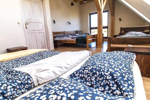 Postel nebo postele na pokoji v ubytování WYSPA KONI - urocze gospodarstwo agroturystyczne