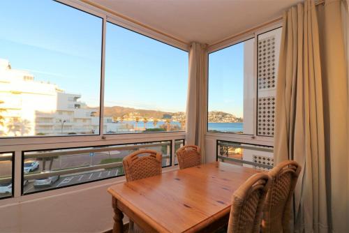 Kép Gran Pavois 2- Piso vista al mar, 1era linea szállásáról Rosesben a galériában