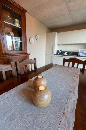Una cocina o cocineta en Casa di campagna Rosina con piscina e vista lago