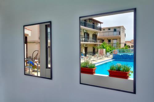 La alberca dentro o cerca de Two Brothers Studios & Apts
