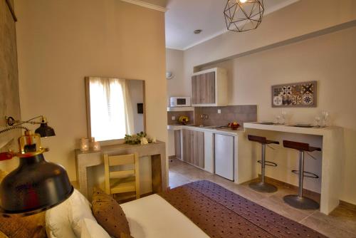 Una cocina o cocineta en Two Brothers Studios & Apts