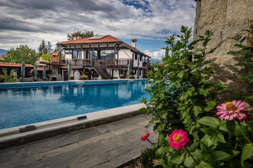 Πισίνα στο ή κοντά στο Seven Springs Hotel