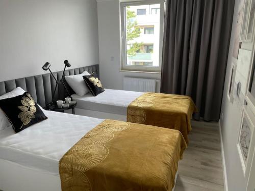 Posteľ alebo postele v izbe v ubytovaní Całkowicie nowy Apartament przy plaży