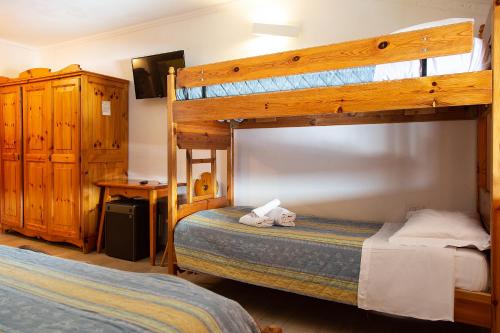 Ein Etagenbett oder Etagenbetten in einem Zimmer der Unterkunft Hotel Villaggio Nevada