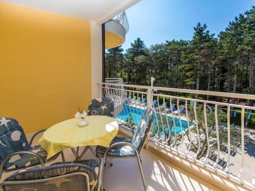 Swimmingpoolen hos eller tæt på Apartment Villa Anna-2 by Interhome