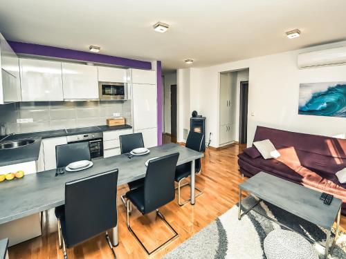 Kuchyňa alebo kuchynka v ubytovaní Apartment Mare by Interhome