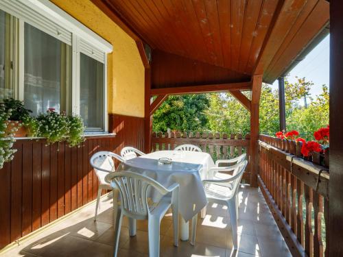 En balkon eller terrasse på Holiday Home Canale by Interhome