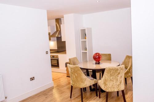 Luxurious 3 Bed Duplex - Parking - Close to O2