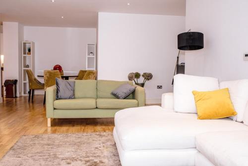 Luxurious 3 Bed Duplex - Parking - Close to O2