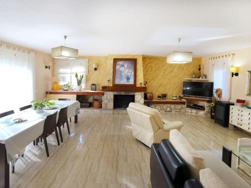 TV a/nebo společenská místnost v ubytování Villa Villa Cantos by Interhome