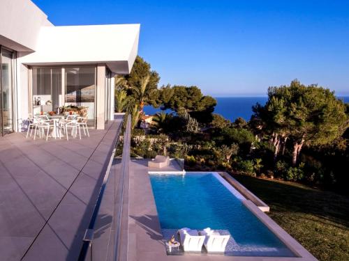 Bazén v ubytování Villa Villa Halcon al Mar by Interhome nebo v jeho okolí