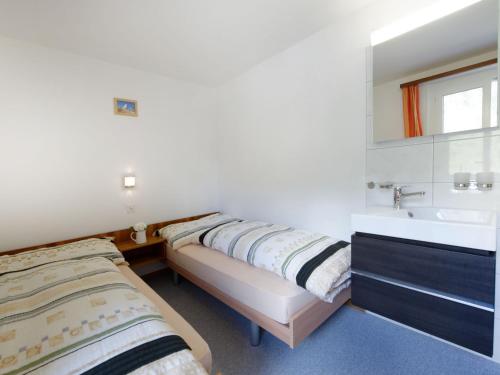 Postel nebo postele na pokoji v ubytování Apartment Hubertus-2 by Interhome