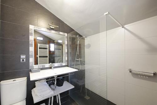 Koupelna v ubytování Hotel Larrañaga