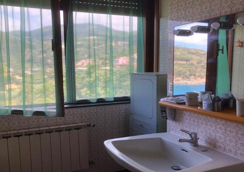 Um banheiro em VILLA MIMOSA Splendida Vista Mare