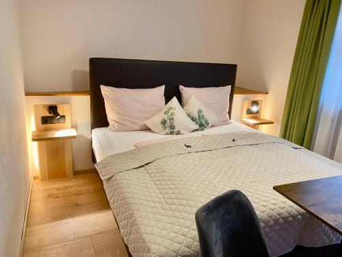 Säng eller sängar i ett rum på Gasthof Rieder Stubn