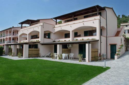 マリーナ・ディ・カンポにあるAppartamenti Le Fornaciのギャラリーの写真