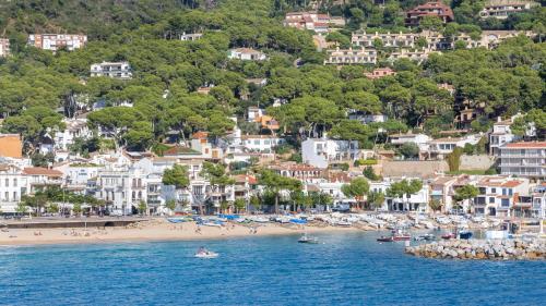 a view of a beach with boats in the water at Atic Mar - Calella de Palafrugell in Calella de Palafrugell